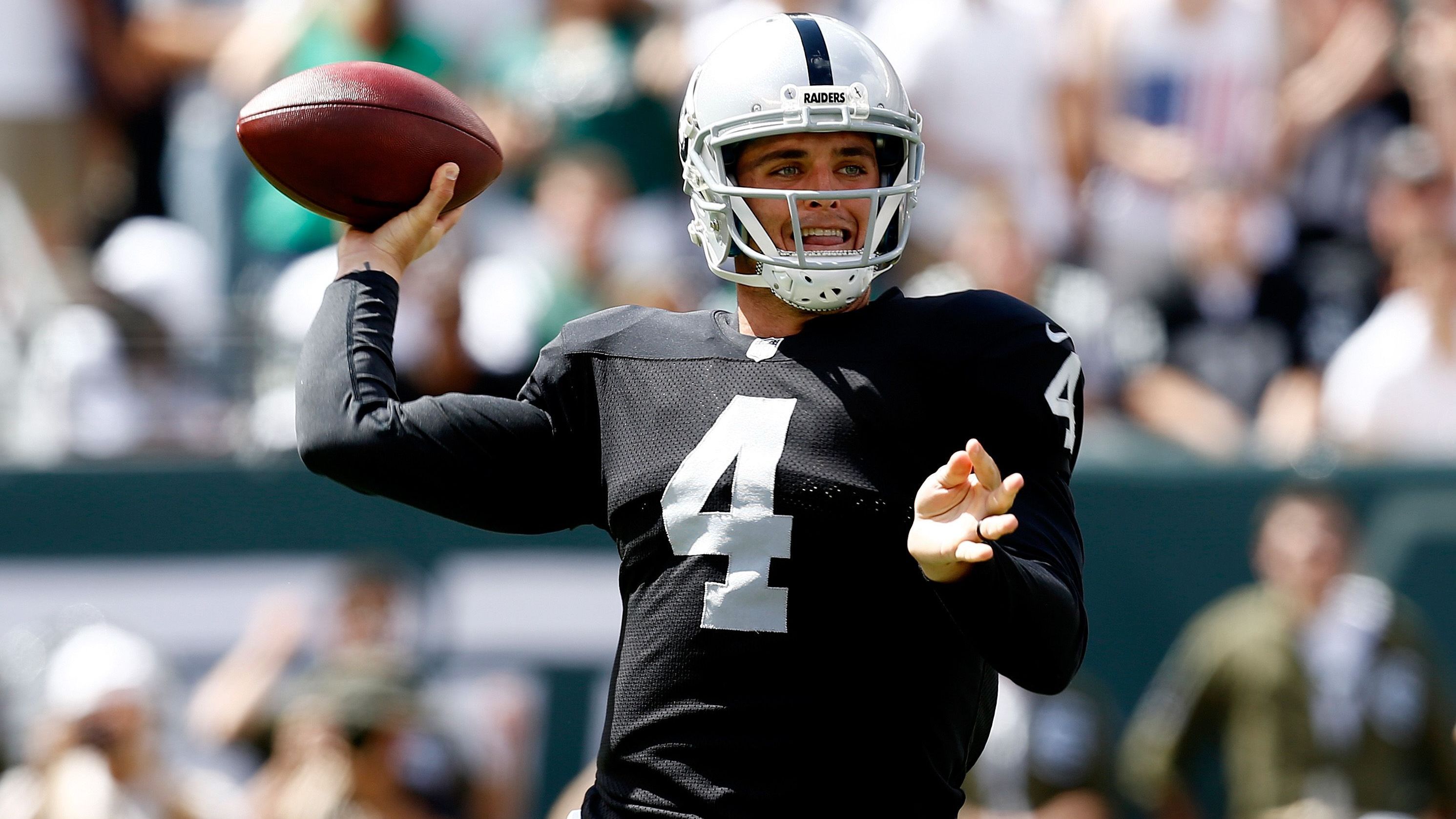 <strong>Platz 11: Derek Carr (damals Oakland Raiders)</strong><br>Erster NFL-Start: Week 1, 2014 @ New York Jets<br>Statistiken: 20/32, 151 Yards, 2 TD, 0 INT<br>QBR: 94,7