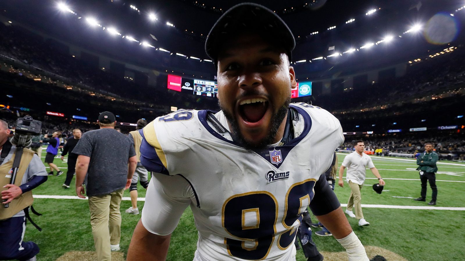 <strong>Die Top 10 aus 2019</strong><br>1. Aaron Donald (Los Angeles Rams)<br>2. Drew Brees (New Orleans Saints)<br>3. Khalil Mack (Chicago Bears)<br>4. Patrick Mahomes (Kansas City Chiefs)<br>5. Todd Gurley (Los Angeles Rams)<br>6. Tom Brady (New England Patriots) <br>7. Antonio Brown (Steelers/Raiders/Patriots)<br>8. Aaron Rodgers (Green Bay Packers)<br>9. Julio Jones (Atlanta Falcons)<br>10. Von Miller (Denver Broncos)