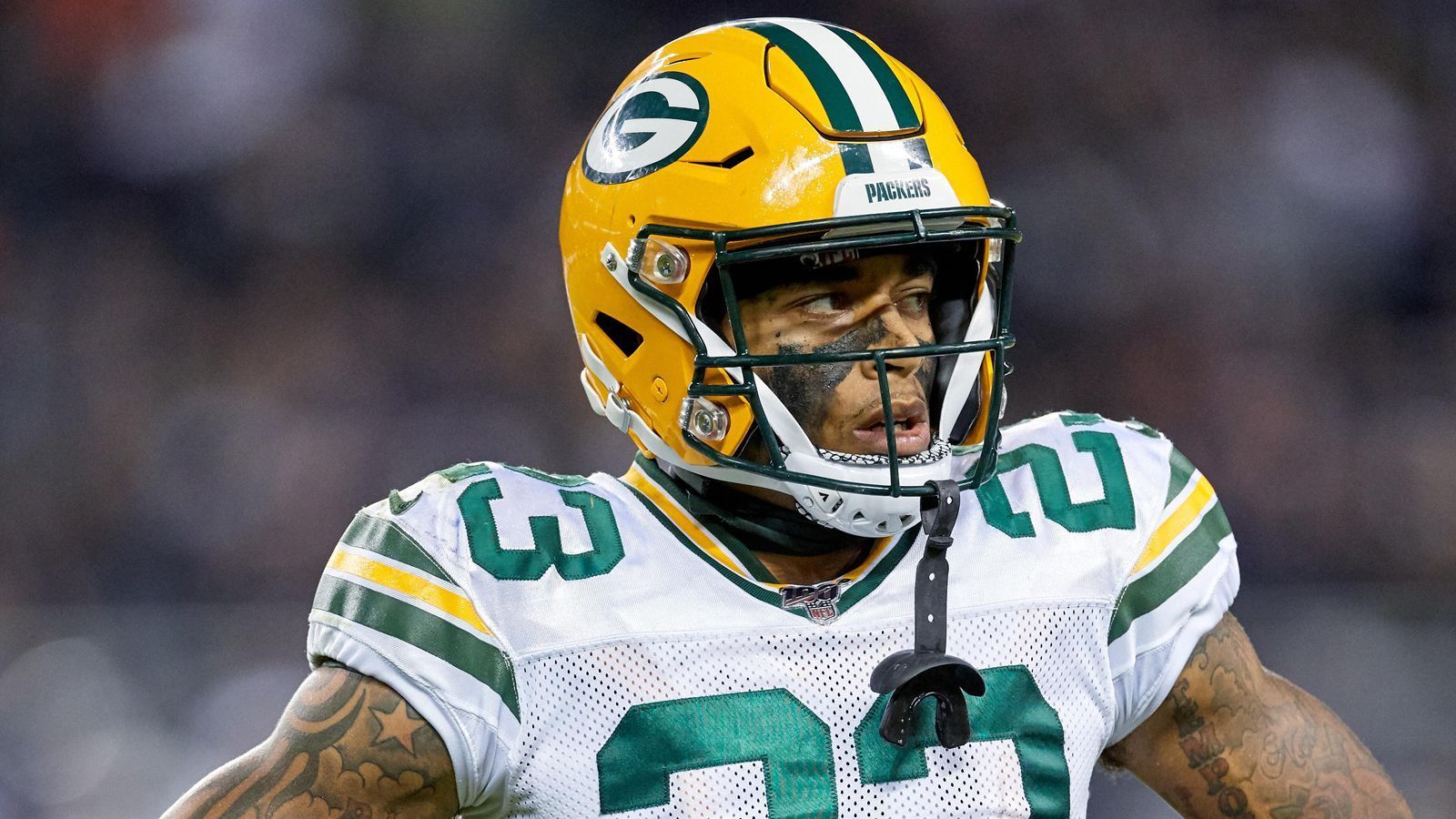 
                <strong>Jaire Alexander (Cornerback)</strong><br>
                Die Defensive Line der Packers steht wieder. Jetzt ist die Secondary dran. Mit Jaire Alexander kommt einer der wichtigsten Playmaker der Defense zurück. Der Cornerback wurde 2020 in den Pro Bowl gewählt und kann den besten Receiver jedes Teams verteidigen. Das belegen seine Top-Werte in den Kategorien "erlaubtes Passer Rating" (60,9 Prozent) und "erlaubte Completion Rate" (49,3 Prozent) der vergangenen Saison. In der laufenden Spielzeit fehlte er übrigens wegen einer Schulter-Verletzung, die ihn seit Woche 4 ausbremste. Seine letzte Interception? Gegen Jimmy Garoppolo am dritten Spieltag.
              