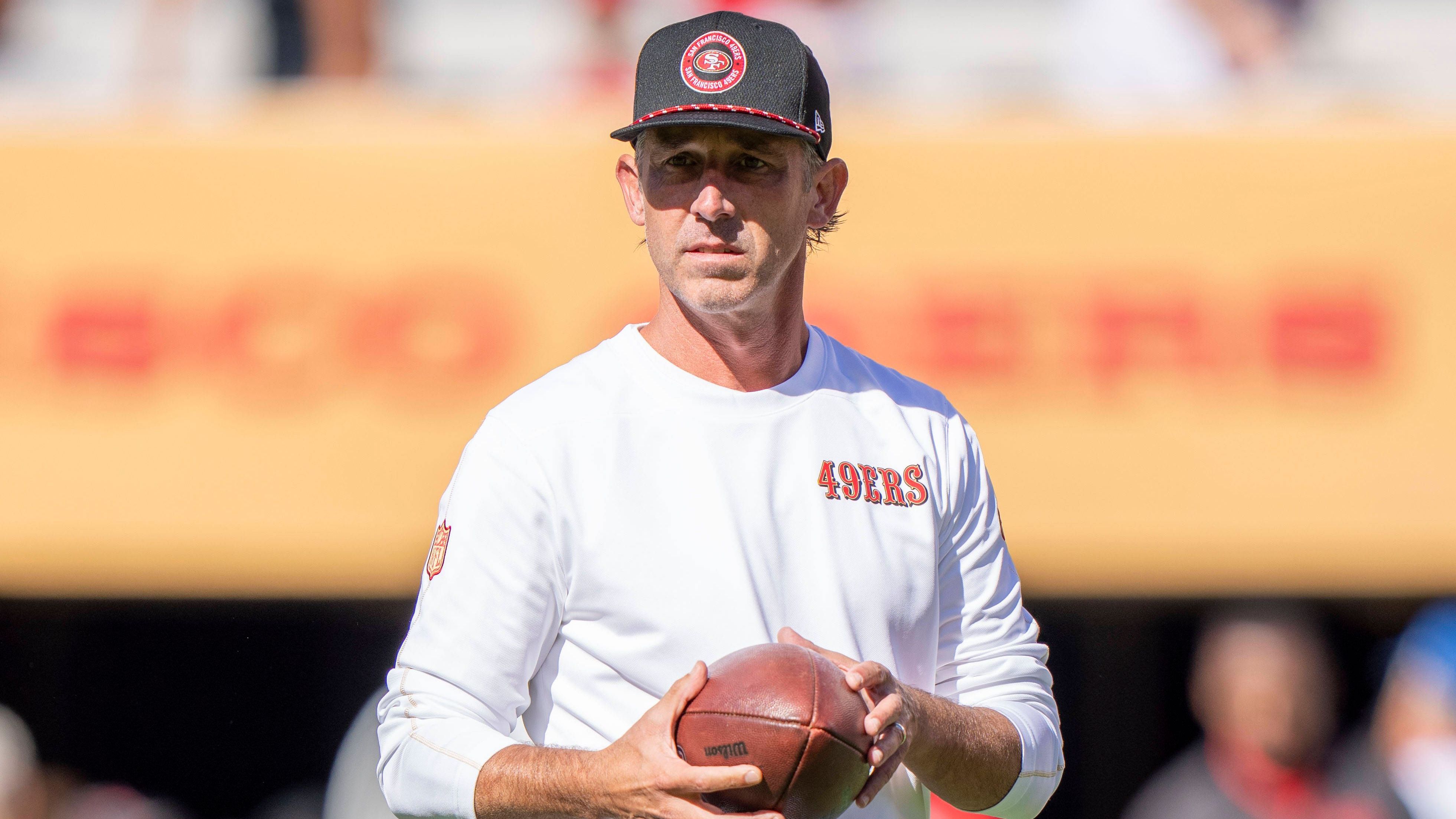 <strong>Kyle Shanahan (San Francisco 49ers; Head Coach)</strong><br>Kaum ein Trainer hat die NFL in den vergangenen Jahren so geprägt wie Kyle Shanahan, doch mit dem Super-Bowl-Sieg will es einfach nicht klappen. Zweimal als Head Coach und einmal als Offensive Coordinator stand er im Endspiel um die Vince Lombardi Trophy, dreimal gab es eine Niederlage. Schafft er in diesem Jahr erneut den Einzug ins Finale? Und kann er sich dann endlich krönen?