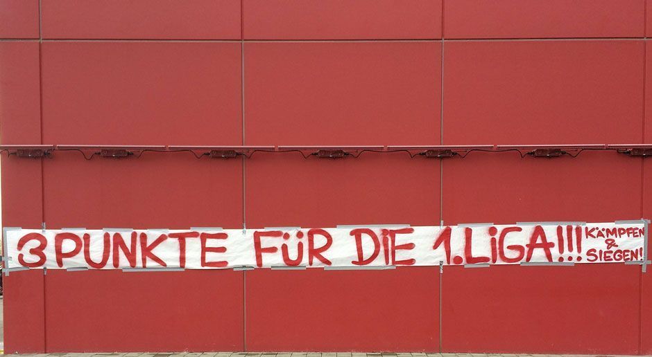 
                <strong>Drei-Punkte-Regel</strong><br>
                Mit der Saison 1995/1996 wurden Bundesligasiege mit drei statt zwei Punkten belohnt. Damit sollten die Teams zu offensiverem Spiel animiert werden. Die FIFA führte das Punktesystem bereits zur Weltmeisterschaft 1994 in den USA ein. 
              