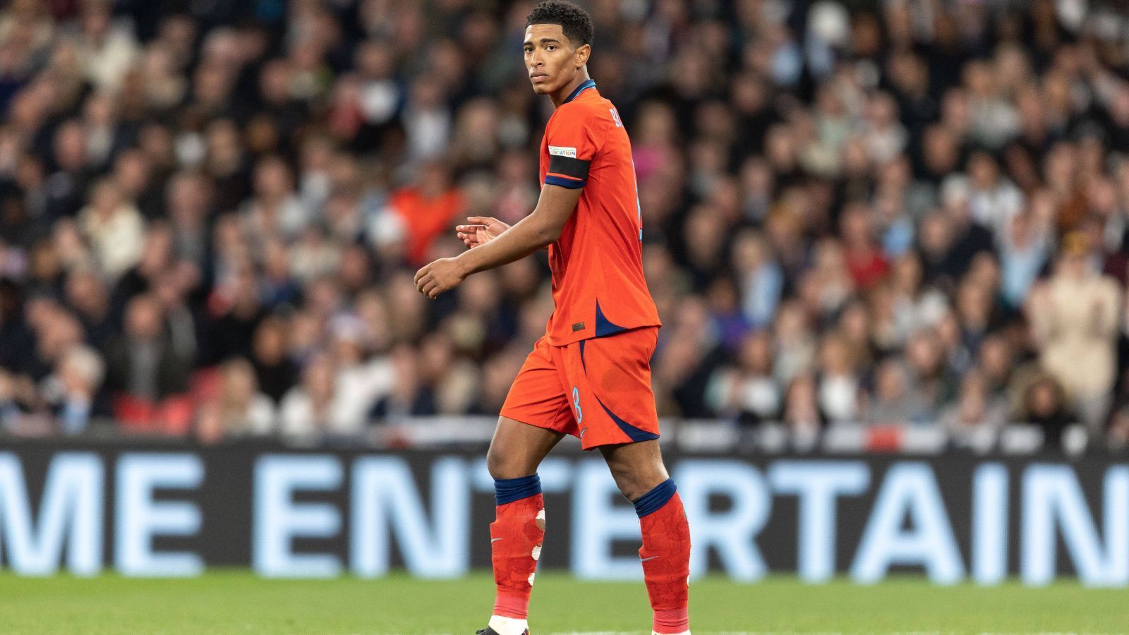 
                <strong>Platz 4: Jude Bellingham (England)</strong><br>
                &#x2022; Position: Zentrales Mittelfeld<br>&#x2022; Alter: 19<br>&#x2022; Verein: Borussia Dortmund<br>&#x2022; Marktwert: <strong>100 Millionen Euro</strong><br>
              