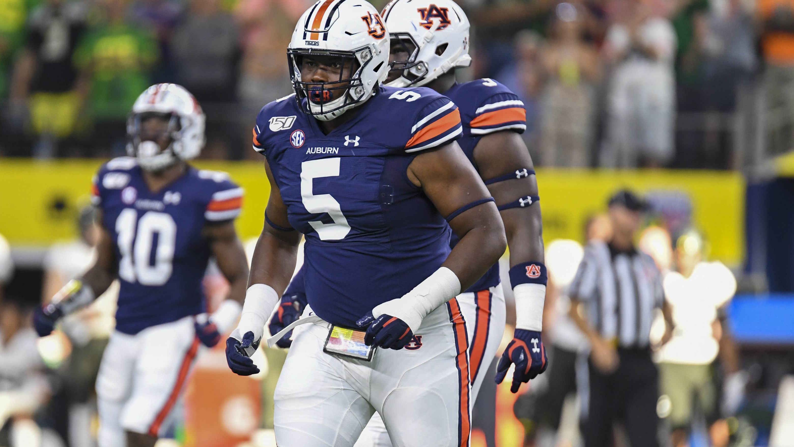 
                <strong>8. Pick - Arizona Cardinals: Derrick Brown (Auburn)</strong><br>
                Der beste Defensive Lineman wird in Arizona dringend benötigt. Mit seiner Größe und Masse kann er die Lücken in der Verteidigung der Cardinals stopfen.
              