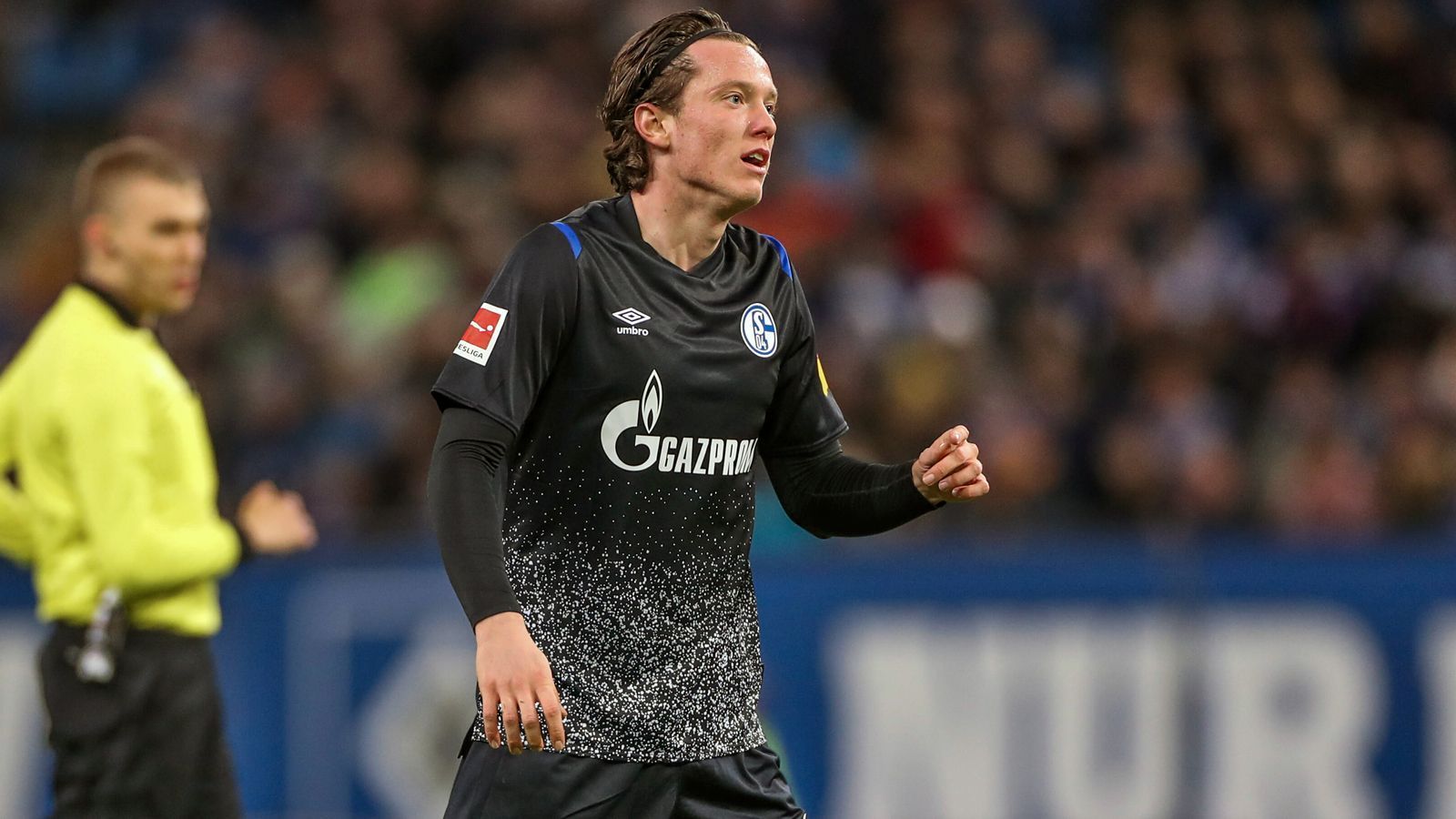 
                <strong>Michael Gregoritsch (FC Schalke 04)</strong><br>
                Der erste Neuzugang, der sich für seinen neuen Klub in der Bundesliga beweisen dürfte, ist Schalkes Leihstürmer Michael Gregoritsch. Der 25-Jährige wurde von Augsburg zunächst für ein halbes Jahr losgeeist und könnte schon für das Heimspiel gegen Borussia Mönchengladbach in der S04-Startelf eingeplant sein - da das Spiel am Freitag stattfindet, würde er als erster Winter-Neuzugang seinen Einstand feiern. Im Herbst 2019 kam der österreichische Nationalspieler Gregoritsch nur sechs Mal für den FCA in der Bundesliga zum Einsatz und kündigte deshalb vorzeitig seinen Abgang in der Winterpause an.
              