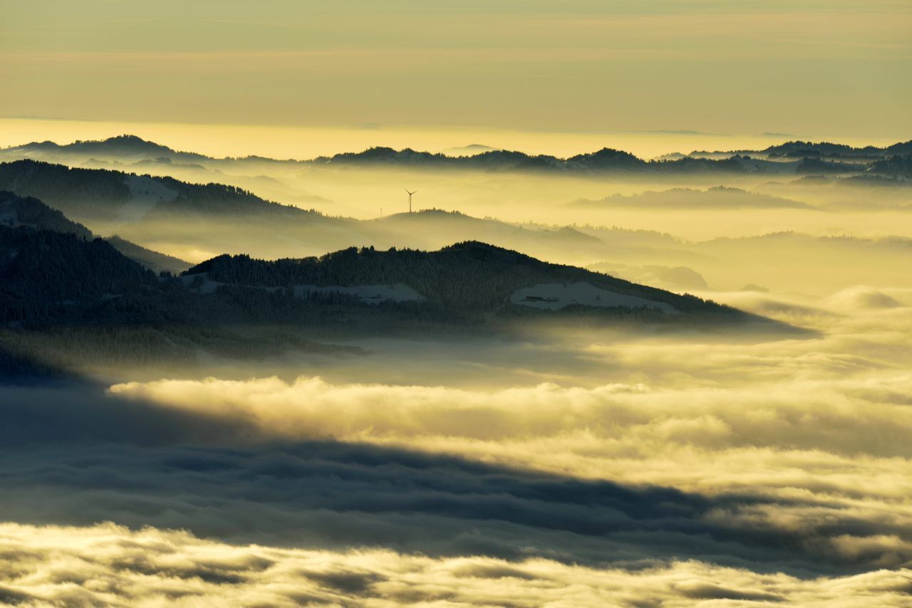 Aufgrund von Inversionswetterlagen ist das Schweizer Mittelland stark von Nebel geprägt.