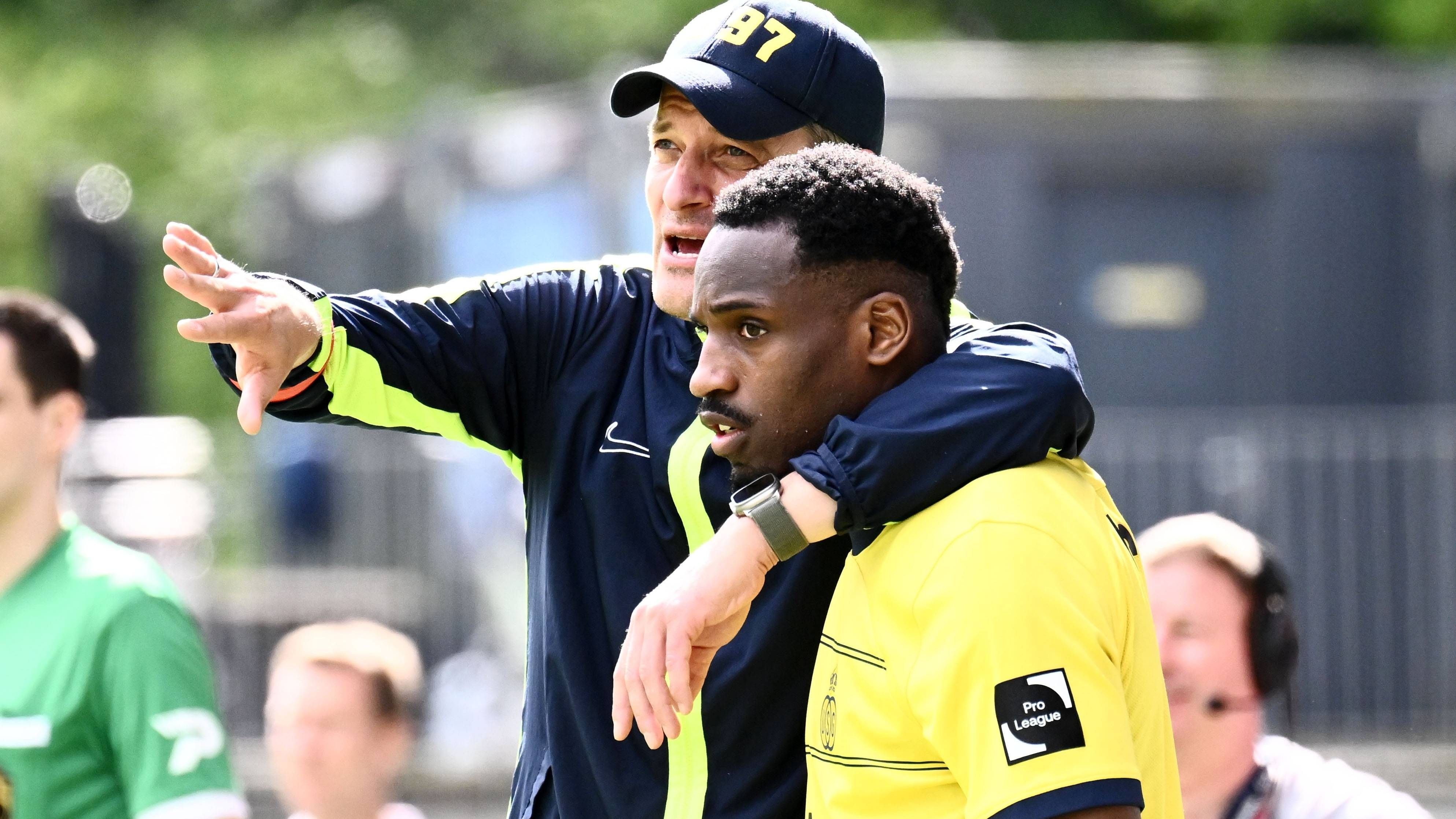 <strong>Belgien</strong><br>In der belgischen Jupiler Pro League gab es in dieser Saison ein Kopf-an-Kopf-Rennen um die Spitze. Mittendrin ist mit Alexander Blessin (l.) auch ein deutscher Trainer. Er führte mit Union Saint-Gilloise die Tabelle nach Abschluss der Hauptrunde an ...&nbsp;