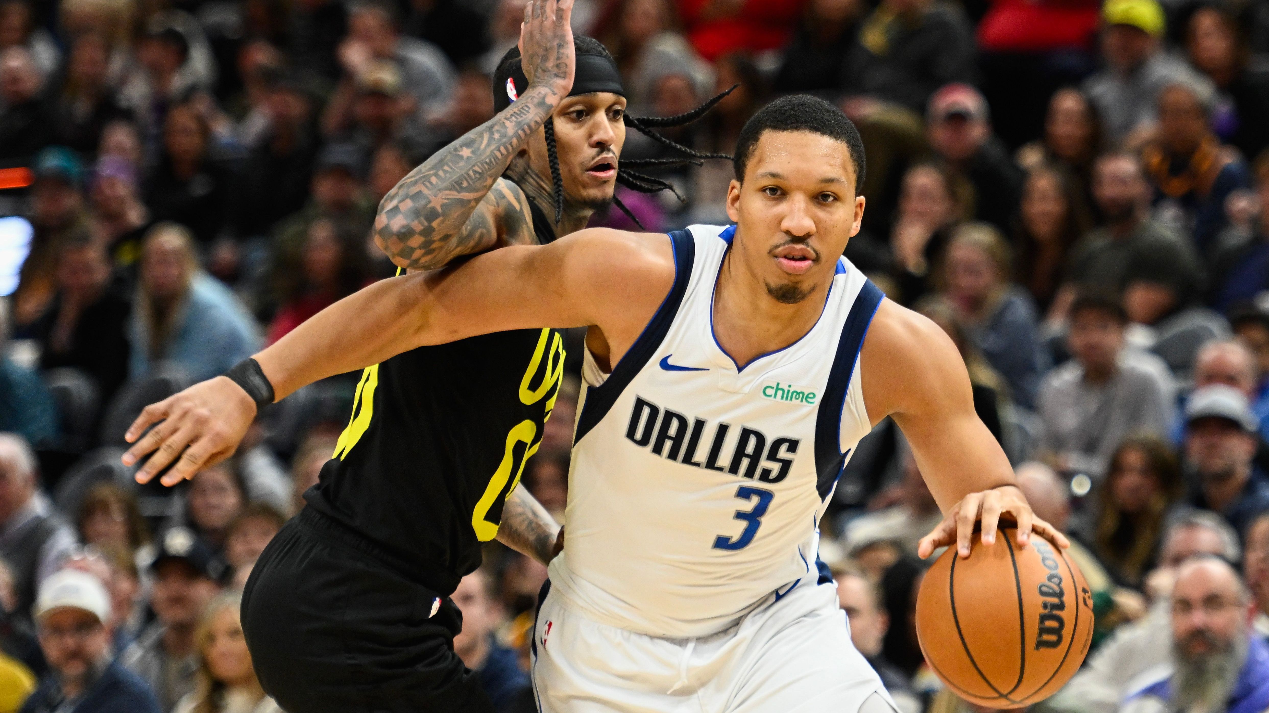 <strong>VERLIERER – Grant Williams</strong><br>Dallas musste dafür allerdings auch einiges abgeben. Unter anderem wurde ein Erstrundenpick und eben Williams nach Charlotte geschickt – dabei war Williams im Sommer noch DER Mavs-Coup (für den sie Pick-Swap-Rechte an San Antonio schickten). Es war kein guter Fit. Der freizügige Umgang mit Picks könnte sich eines Tages rächen …