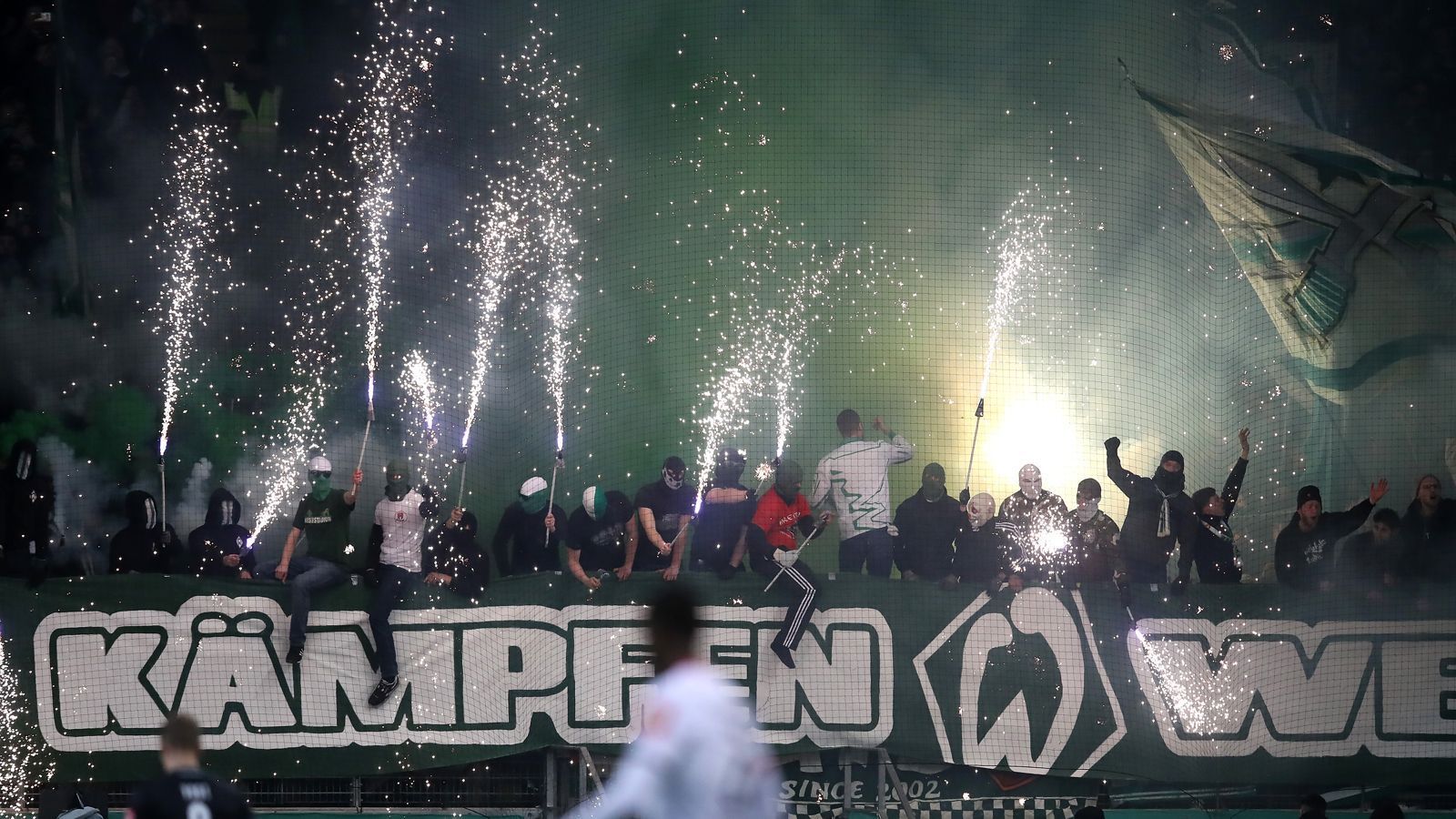 
                <strong>Werder Bremen: 9,9 Millionen Euro Verlust </strong><br>
                Heimspiele: 6Verlust pro Geisterspiel: 1,65 Millionen Euro
              