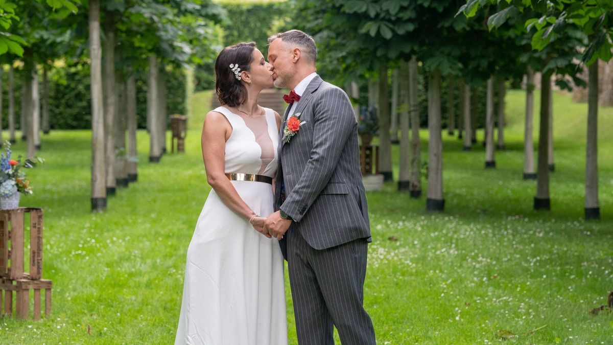 Schon am Tag ihrer "Hochzeit auf den ersten Blick" knistert es bei Desiree und Marco gewaltig.