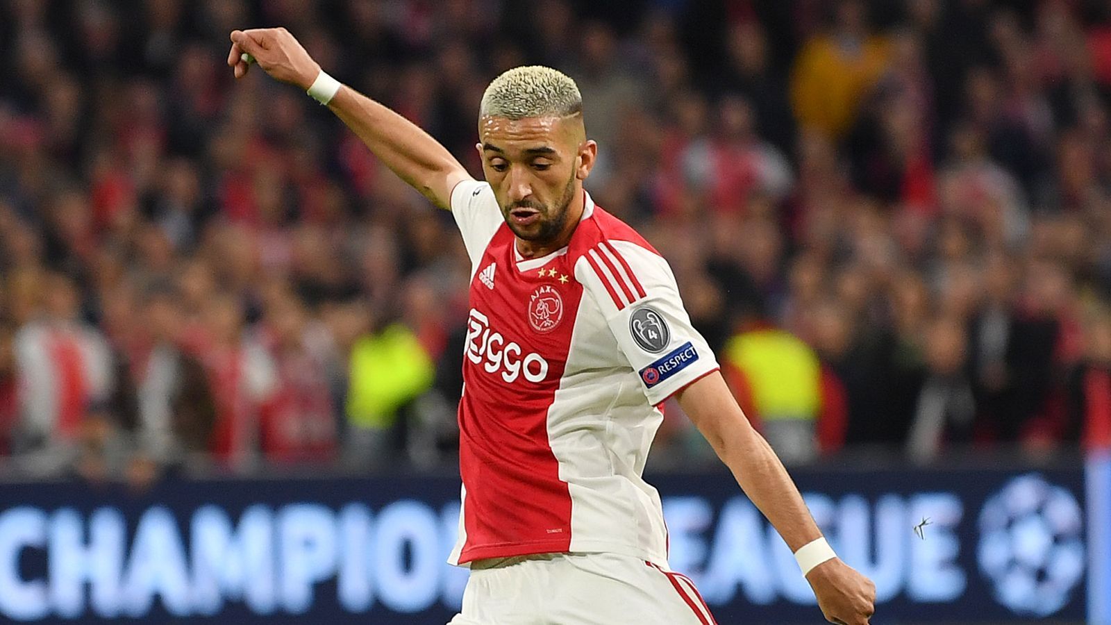 
                <strong>Mittelfeld: Hakim Ziyech (Ajax Amsterdam)</strong><br>
                Absolvierte Spiele im Wettbewerb 2018/19: 11
              