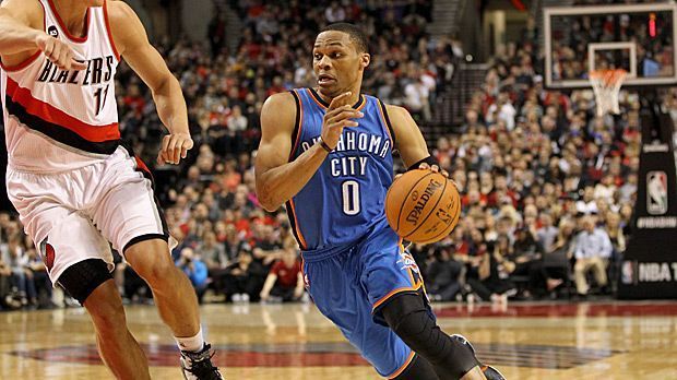 
                <strong>Russell Westbrook (Oklahoma City Thunder) - 89</strong><br>
                Russell Westbrook (Oklahoma City Thunder) - 89. Der 26-Jährige taucht als erster Guard in dieser Galerie auf. "RW0" ist vor allem für seine Shooter-Qualitäten und seine Athletik bekannt. Seit mittlerweile sieben Jahren trägt er das Thunder-Trikot. Mit den USA gewinnt Westbrook Olympia-Gold in London und 2010 auch den WM-Titel.
              