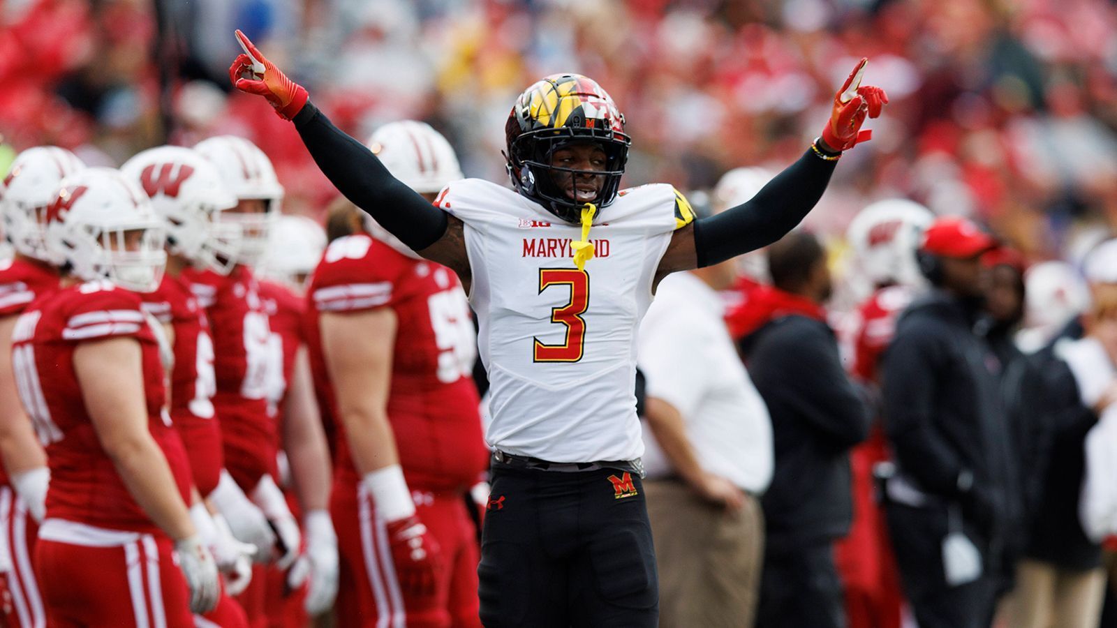 
                <strong>4. Platz: Deonte Banks, Maryland Terrapins</strong><br>
                Spätestens seit seinem überragenden Combine-Auftritt festigt sich der Platz von Deonte Banks in der ersten Runde. Der 22-Jährige bringt alle nötige Maße und athletischen Voraussetzungen mit, um jegliche schematische Anforderungen umzusetzen. Banks ist ein physisch starker Spieler, sowohl in der Laufverteidigung als auch in Press-Coverage. Bei Maryland zeigte er ein sehr gutes Verständnis in Zonenverteidigungen und in Manndeckung. Einzig sein Näschen für den Football scheint etwas verstopft zu sein. In seine gesamten College-Karriere sammelte er lediglich elf Pass-Breakups und zwei Interceptions. 
              