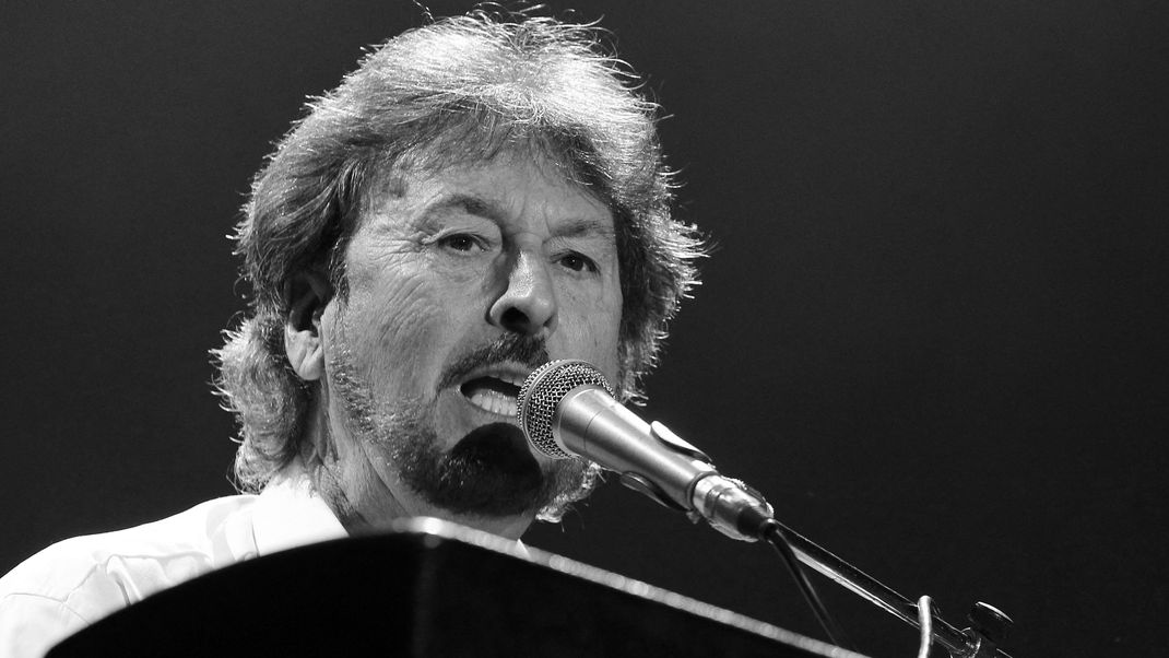 Der Gründer, Sänger und Musiker der Rockband Supertramp, Rick Davies, tritt während eines Konzerts im Rahmen der "70-10"-Tournee mit mehreren Mitgliedern der Gruppe am 18. Oktober 2010 in der Konzerthalle Bercy POPB auf. 