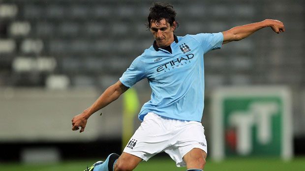 
                <strong>Stefan Savic</strong><br>
                2011 kam Stefan Savic als 20-Jähriger für 8,4 Millionen auf die Insel. Er sollte eigentlich in Ruhe aufgebaut werden, musste aber aufgrund von Personal-Engpässen sofort ran. Dies ging schief. Der Montenegriner musste einsehen, dass es für die Premier League noch nicht reicht. Ging 2012 nach Florenz und spielt heute für Atletico Madrid.
              