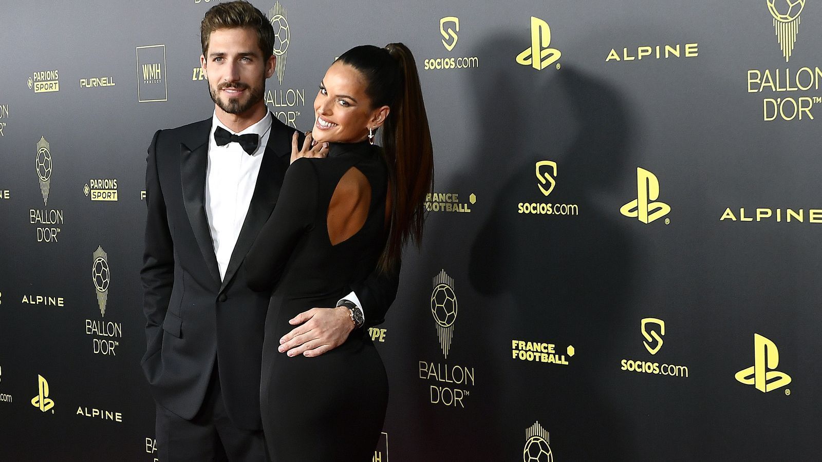 
                <strong>Kevin Trapp: Zwischen Ballon d'Or und Stuttgart-Degerloch</strong><br>
                Goulart und Trapp haben eine Wohnung in Paris, in Sichtweite des Eiffelturms. Für den Frankfurter Torwart ist Paris seit seiner Zeit bei PSG also ein Stück weit Heimat. Weniger als 24 Stunden vor dem Anpfiff beim Oberligisten Stuttgarter Kickers war der Trip in Frankreichs Hauptstadt dennoch außergewöhnlich.
              