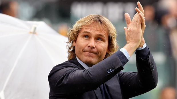 
                <strong>Pavel Nedved (FK Skalna)</strong><br>
                Im stattlichen Alter von 45 Jahren plant der frühere Juve-Star Pavel Nedved offenbar ein Comeback im Amateurbereich. Im Frühjahr 2018 will der Tscheche für seinen Jugendverein FK Skalna noch ein Mal die Schuhe schnüren. "Man kehrt dahin zurück, wo man eigentlich angefangen hat", sagte Ex-Profi dem "tschechischen Rundfunk" über seine Pläne. Seine Karriere als Profi beendete Nedved im Jahr 2009, er ist aktuell Vizepräsident bei Juventus Turin. 
              