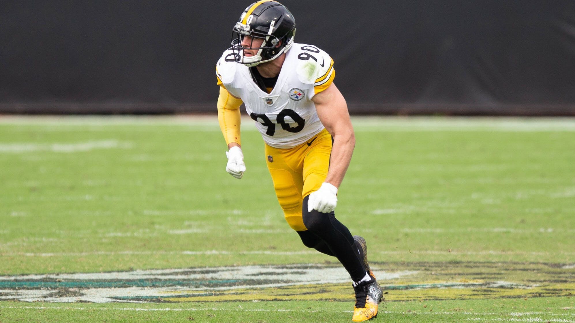 
                <strong>Platz 2: TJ Watt (Linebacker, Pittsburgh Steelers)</strong><br>
                Geteilter zweiter Platz: TJ Watt wurde in der vergangenen Saison knapp hinter Aaron Donald zum zweitbesten Defensivspieler gewählt. Für die Saison 2021 geben ihm die Buchmacher eine Quote von +700 bei 100 Dollar Einsatz.
              