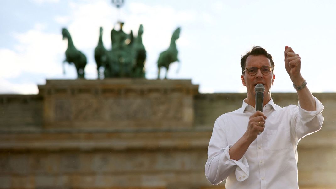 Der NRW-Ministerpräsident Hendrik Wüst (CDU) hat sich für eine verpflichtende Versicherung gegen Schäden durch Unwetter und Überschwemmungen ausgesprochen.