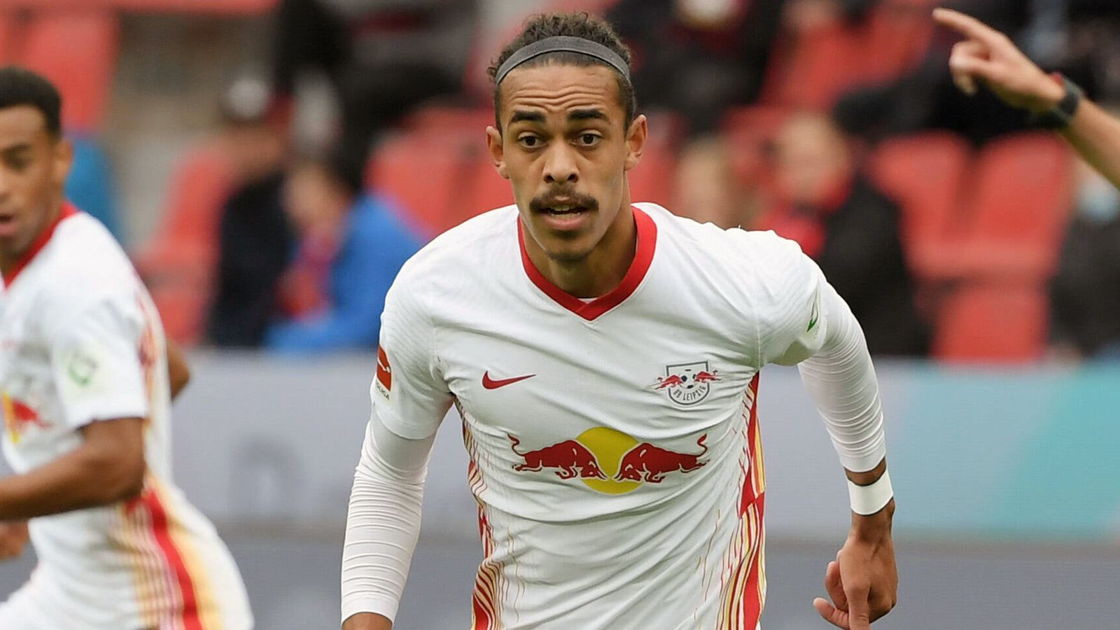 
                <strong>Yussuf Poulsen</strong><br>
                Kommt beim Stand von 3:2 als Stoßstürmer in die Spitze, kann sich allerdings kaum in Szene setzen. Übernimmt nach der Einwechslung von Sörloth den linken Flügel. ran-Note: 4
              