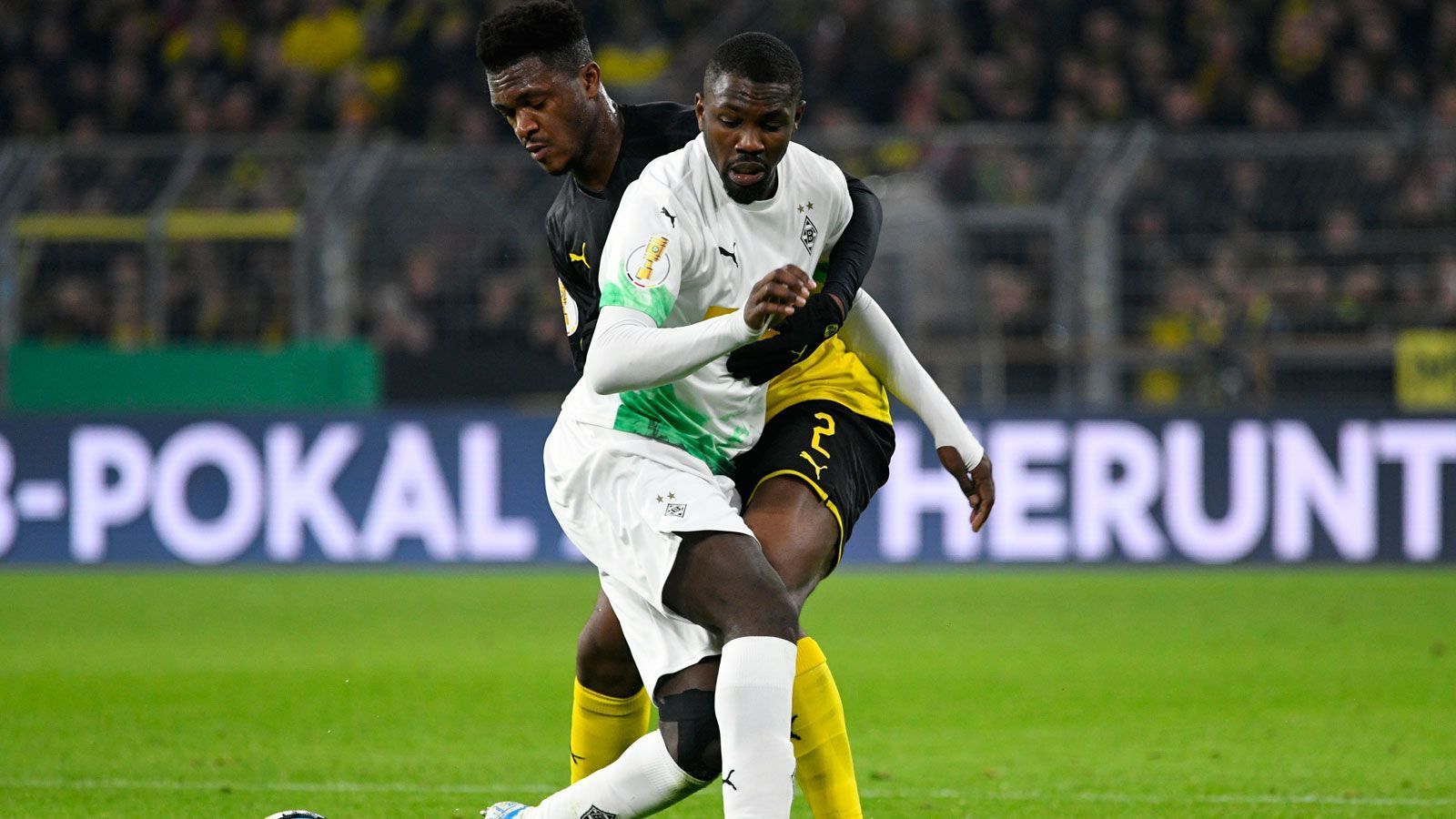 
                <strong>Marcus Thuram (Borussia Mönchengladbach)</strong><br>
                Thuram erzielte per Kopf den Führungstreffer zum 1:0. Dies hat er sich mit einer couragierten Leistung verdient. In der 38. Minute vergibt er nach einer Flanke von Lainer die größte Chance der ersten Halbzeit. Er ist ein ständiger Unruheherd im gegnerischen Drittel. Manchmal fehlt ihm allerdings die Spielübersicht. In der letzten Minute der Nachspielzeit vergibt er die letzte Chance des Spiels. ran-Note: 2
              