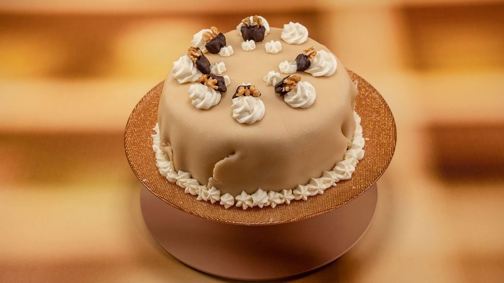 Marzipan-Sahne-Torte mit Amaretto-Kirschen: Rezept aus &amp;quot;Das große Backen&amp;quot;