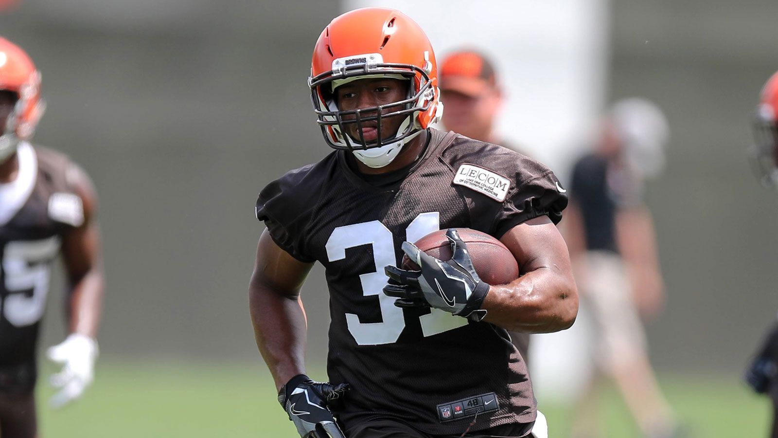 
                <strong>Die Top 5 Running Backs in Madden 19</strong><br>
                Platz 5: Nick Chubb, Cleveland Browns: 76
              