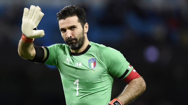 
                <strong>Gianluigi Buffon: Seine Top 5 der weltbesten Torhüter</strong><br>
                Es ist momentan angesagt, als Torhüter die besten Kollegen zu küren. Nach Marc-Andre ter Stegen nannte auch Gianluigi Buffon seine persönliche Top 5. Mit dabei: Real-Keeper Keylor Navas. "Er zeigt in den letzten zwei, drei Jahren, dass er Madrid mit erstaunlichen Paraden rettet. Er hat eine starke Psyche und ist in einer sehr, sehr guten Mannschaft weiterhin die erste Wahl. Man merkt, dass er viel Vertrauen vom Team bekommt", sagte Buffon "Real Total". ran.de zeigt Buffons komplette Liste.
              