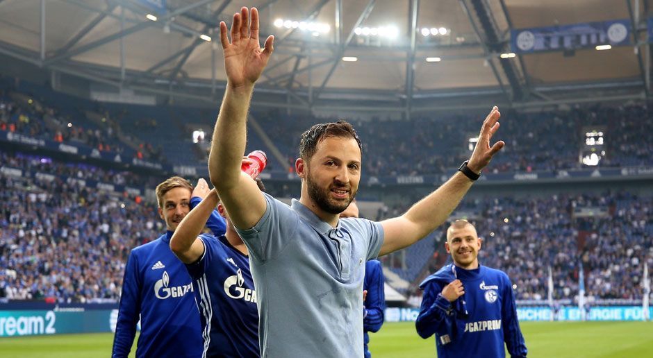 
                <strong>FC Schalke 04</strong><br>
                Der FC Schalke 04 hat mit Trainer Domenico Tedesco alle Erwartungen übertroffen. Nach Platz zehn in der Vorsaison führte der Trainer-Newcomer die Königsblauen zur Vizemeisterschaft und in die Champions League. Spielerisch bleibt zwar noch Luft nach oben. Das ändert nichts daran, dass Tedesco das Maximum aus dieser Mannschaft herausgeholt hat. ran-Note: 1
              