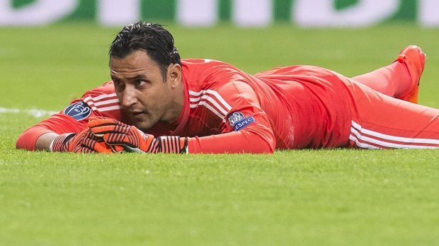 
                <strong>Keylor Navas</strong><br>
                Gegen den Strom: Es gibt Spieler, die findet man fast immer auf Platz eins. Ronaldo, Messi, Neymar, auch Luis Suarez noch, oder Toni Kroos, Luka Modric. Manche kann man so gerade noch vertreten als theoretischen Weltfußballer. Aber kann sich jemand Sergio Ramos als Weltfußballer vorstellen? N'Golo Kante? Oder gar Keylor Navas? Aber ja, auch die wurden auf Platz eins gewählt. Wenn auch sehr selten.
              