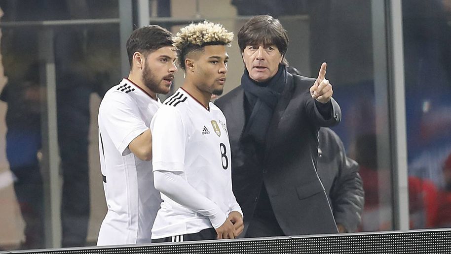 
                <strong>Serge Gnabry</strong><br>
                Serge Gnabry: Nach seinem Traumdebüt gegen San Marino durfte der Bremer für Goretzka und die letzten 30 Minuten auf den Platz. War bemüht, aber glücklos. ran-Note: 4+
              