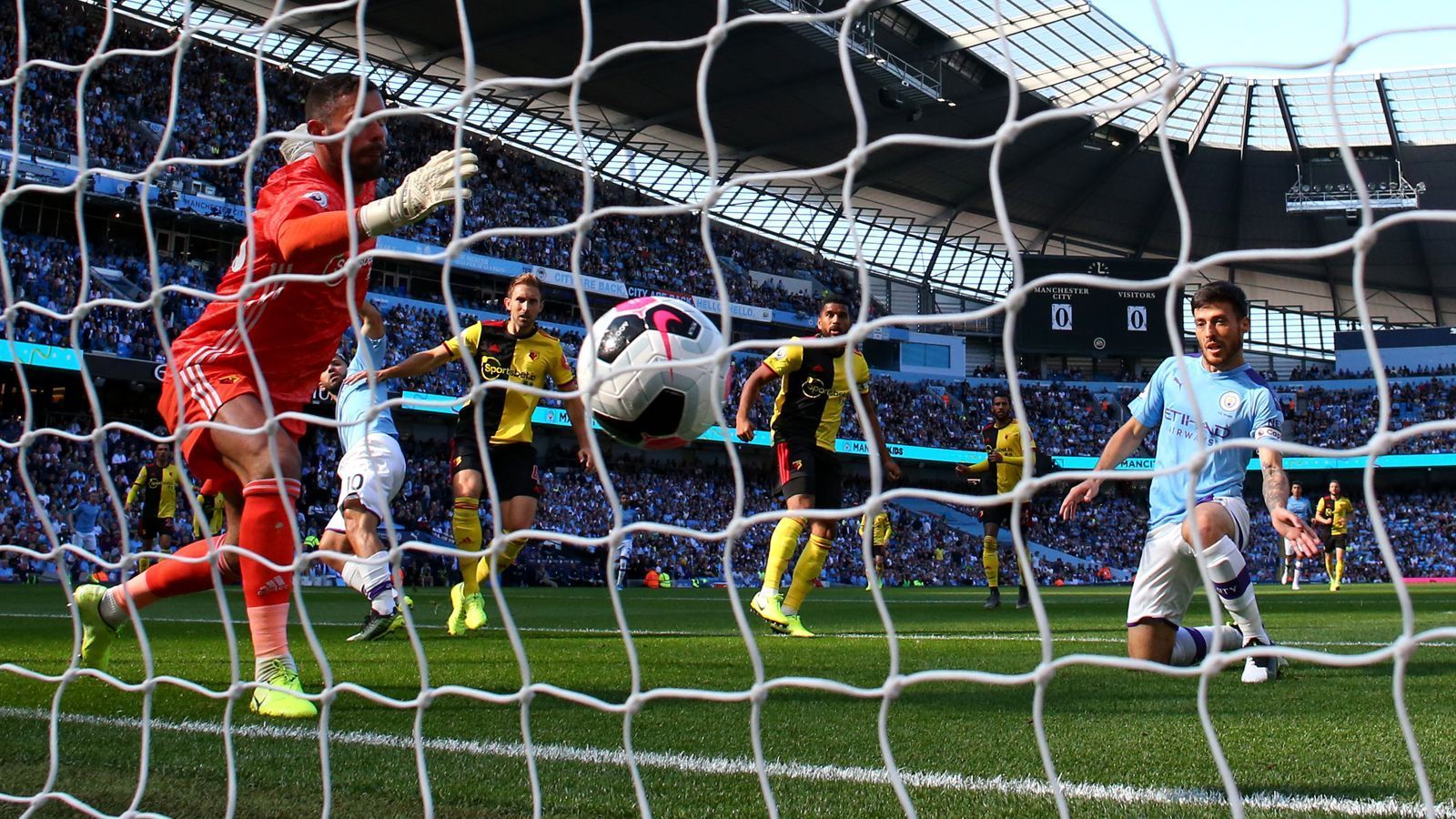 
                <strong>David Silva mit dem schnellsten Premier-League-Tor der Saison</strong><br>
                Bei ManCitys 8:0-Torfestival gegen Watford stellte der Spanier David Silva mit seinem extrem frühen Führungstor gleich einen weiteren Saisonrekord auf. Der Treffer zum 1:0 nach nur 52 Sekunden war der Schnellste in der laufenden Spielzeit in Englands Oberhaus. (Quelle: Optajoe/twitter)
              