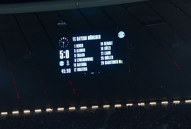 
                <strong>Rekord zum Pausentee</strong><br>
                Als erste Mannschaft schaffte der FC Bayern es, gleich zwei Mal mit fünf oder mehr Toren in die Halbzeitpause zu gehen. In der Gruppenphase gewann der Rekordmeister mit 1:7 gegen den AS Rom und im Viertelfinale schickte der Verein den FC Porto mit 6:1 wieder nach Hause.
              