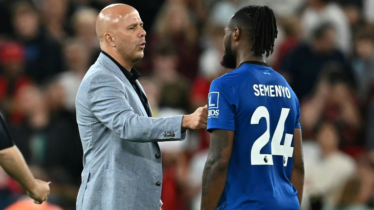 Semenyo (r.) mit Liverpools Teammanager Arne Slot