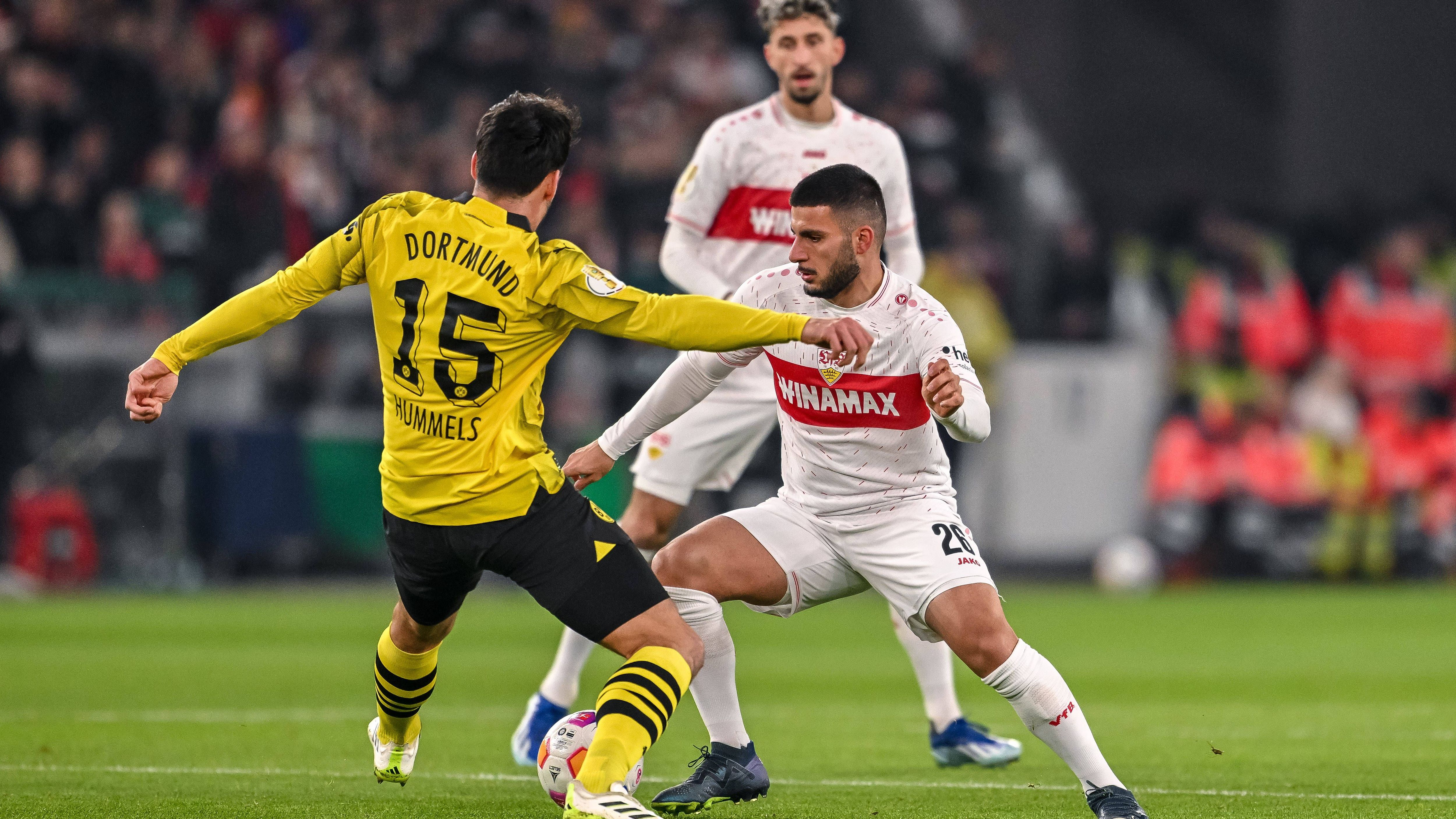 <strong>Mats Hummels</strong><br>Zuletzt oft der Turm in der Schlacht, diesmal jedoch auch mit einigen Patzern in seinem Spiel, er lässt sich merklich von der Unsicherheit seiner Nebenleute anstecken. Beim 0:1 bekommt er nicht den entscheidenden Zugriff auf den Vorbereiter. &nbsp;Teilweise mit haarsträubendem Stellungsspiel. Aber nicht nur er. <strong><em>ran</em>-Note: 4</strong>