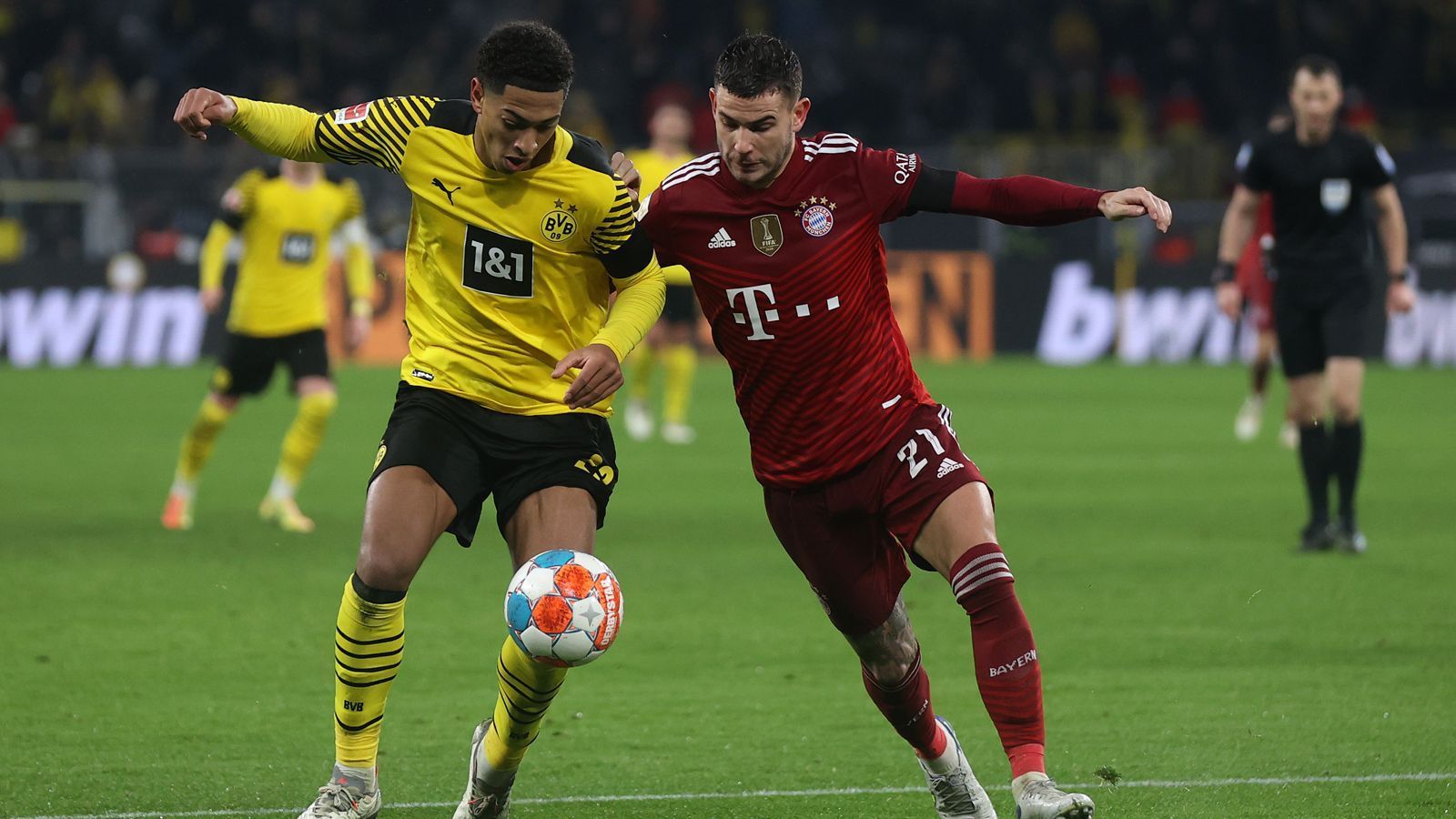 
                <strong>Heißer Tanz im Topspiel</strong><br>
                Im Signal Iduna Park empfängt Borussia Dortmund den FC Bayern München zum Topspiel des Zweiten gegen den Ersten. Und die Partie hat so einiges zu bieten. ran benotet die Spieler beider Teams.
              