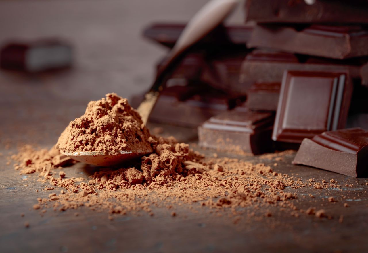 Schokolade mit einem hohen Kakaoanteil. Zartbitter Schokolade ist oft schlechter verträglich als Vollmilchschokolade mit geringerem Kakaoanteil.