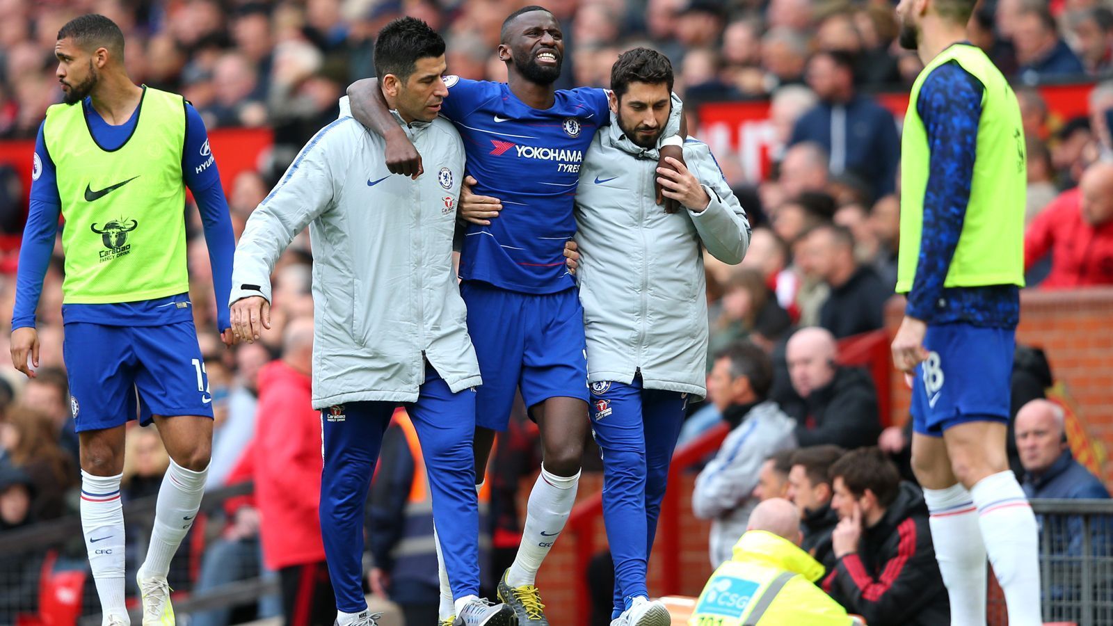 
                <strong>Verspätung bei medizinischen Untersuchungen</strong><br>
                In Sachen Gesundheit hat es auch Folgen, wenn Chelsea-Stars zu vereinbarten, medizinischen Untersuchungen zu spät kommen. Dann sind wiederum 2.500 britische Pfund (rund 2.920 Euro) fällig.
              