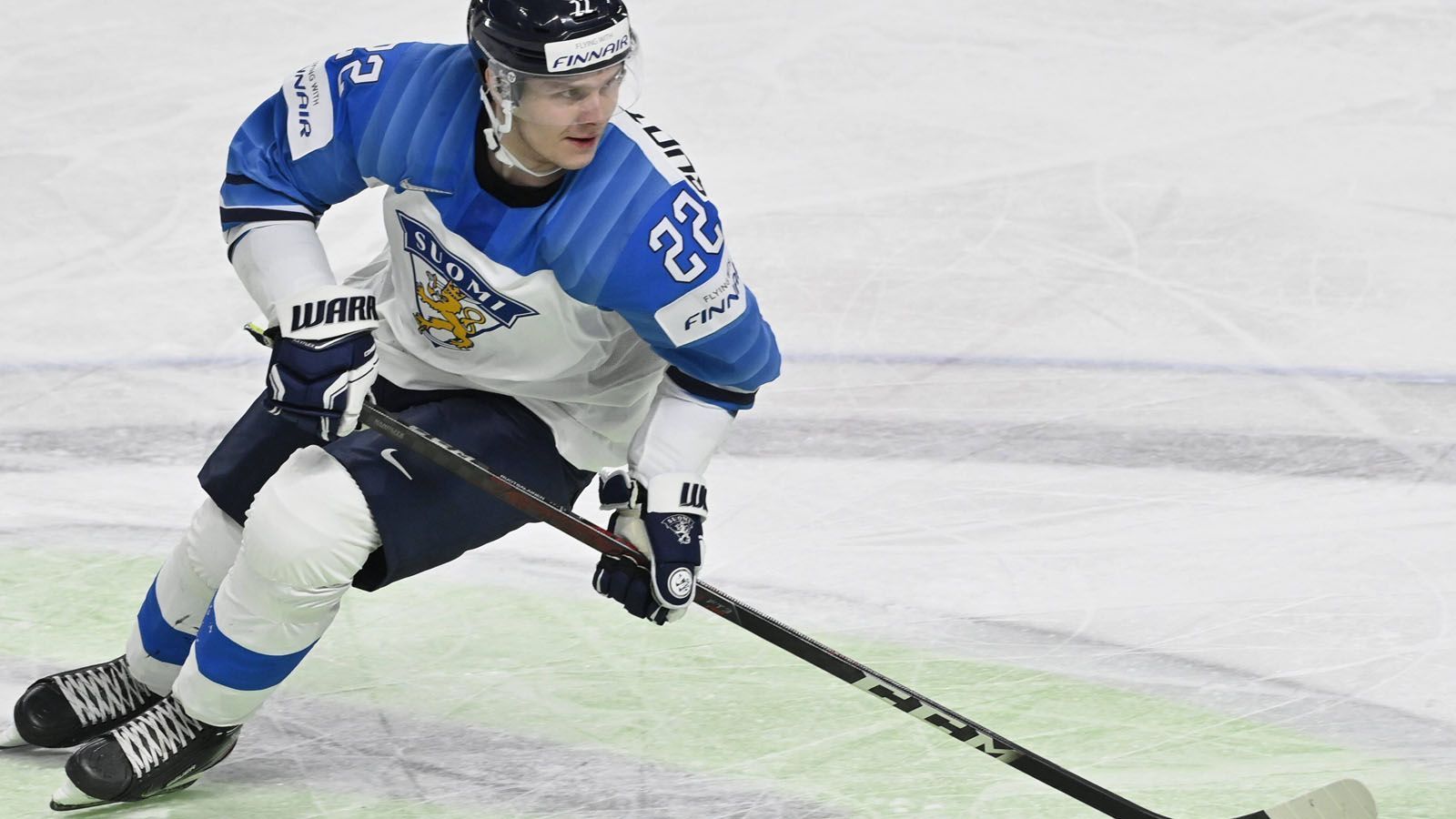 
                <strong>Zwei Spieler aus der NHL</strong><br>
                Mit Verteidiger Olli Määttä (Los Angeles Kings) und Center Arttu Ruotsalainen (Buffalo Sabres, Foto) stehen zwei NHL-Spieler im finnischen Kader. Deutschland hat in Tobias Rieder (Buffalo Sabres), Lean Bergmann (San Jose Sharks) und Dominik Kahun (Edmonton Oilers) drei NHL-Akteure im Aufgebot.
              