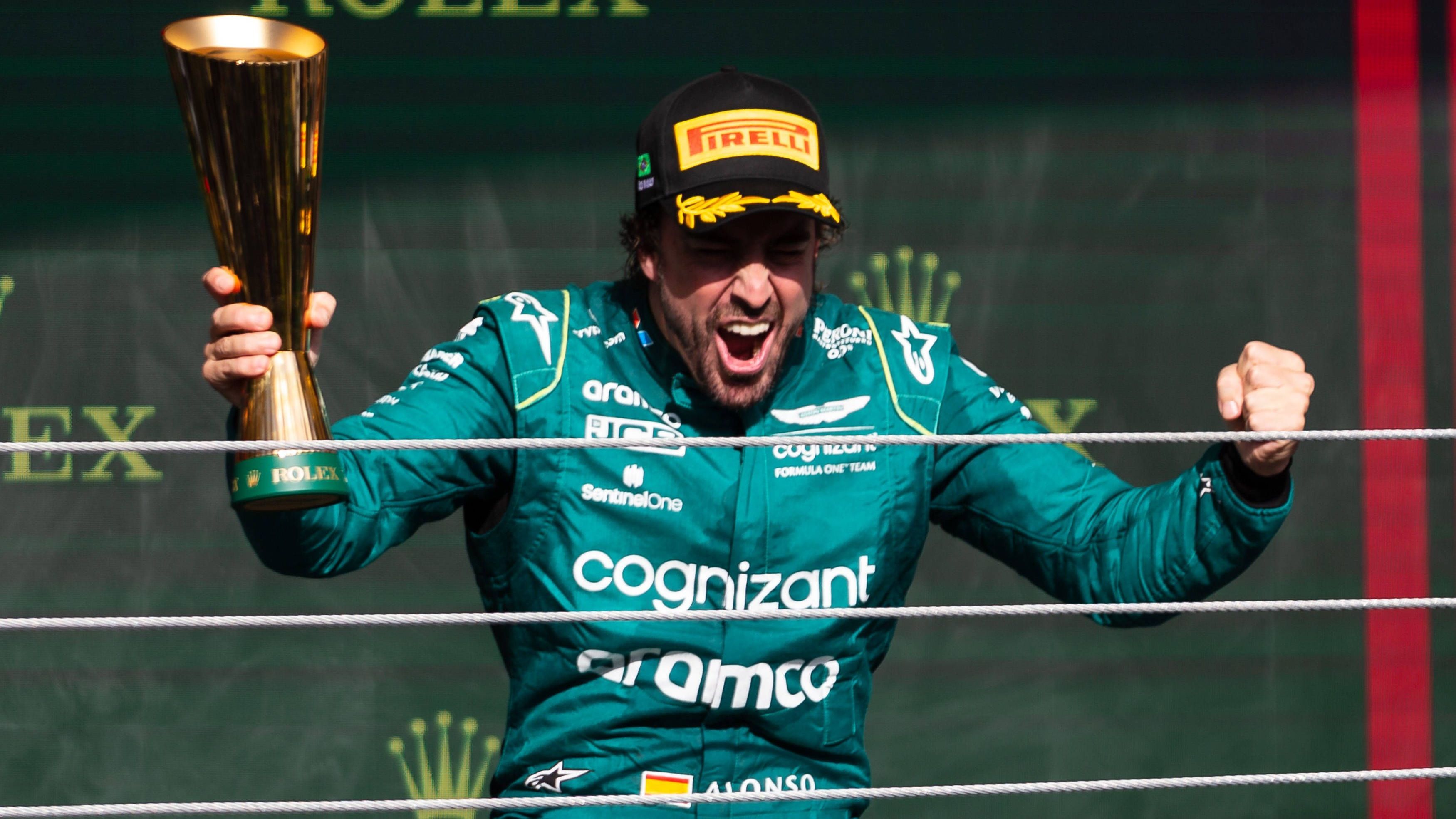 <strong>Gewinner: Fernando Alonso</strong><br>Mit dem Spanier kommt der Erfolg zu Aston Martin. Nach einem sensationellen Start mit fünf Podestplatzierungen in den ersten sechs Rennen folgen zwar kleinere Rückschläge. In Brasilien aber zeigt er mit Platz drei noch einmal seine Klasse. Am Ende feiert Alonso mit Rang vier sein bestes Saisonergebnis seit zehn Jahren. Ein starkes Comeback!