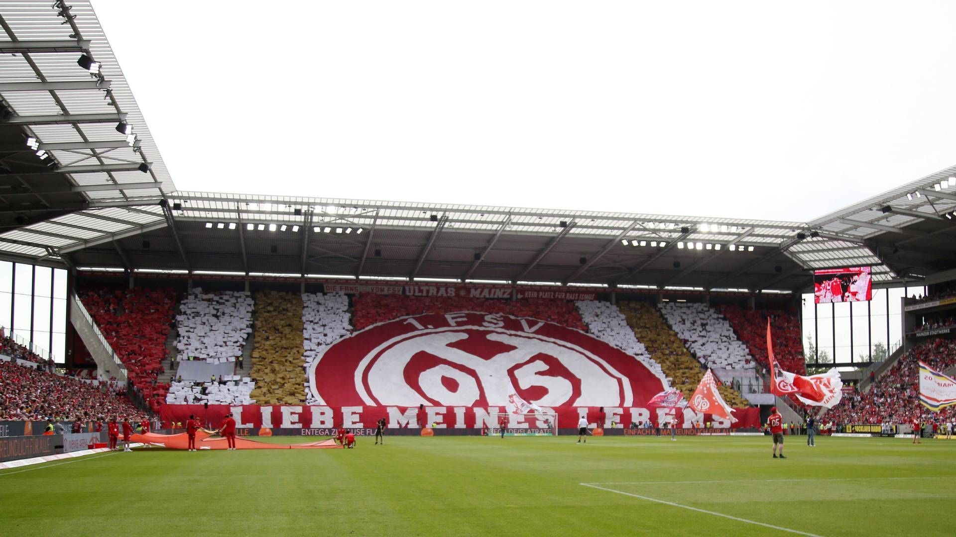 
                <strong>3. Platz: Mewa Arena (1. FSV Mainz 05; 24 Punkte)</strong><br>
                Aufs Treppchen haben es die Mainzer geschafft. Hier können Fans unter anderem frische Salate wie Couscous-Salat, Pastasalat und Obstsalat zu sich nehmen. Aber auch Mais-Chili-Taler, Falafel mit Kräuterdip und Karotten-Ingwer-Suppe sind Teil des Angebots.
              