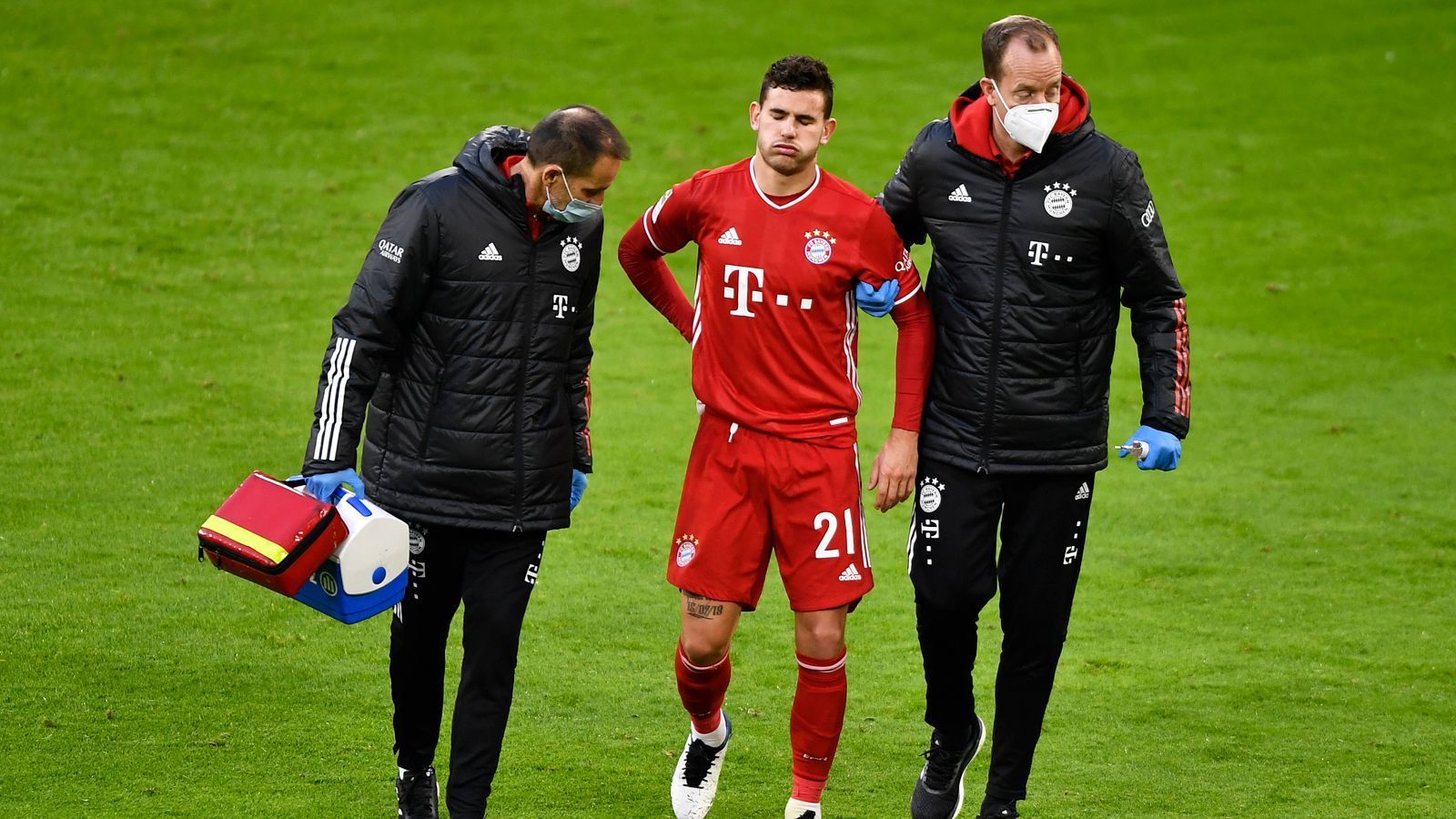 
                <strong>Lucas Hernandez</strong><br>
                In der Anfangsphase mehr Außenstürmer als Außenverteidiger. Verletzt sich in der 17. Minute im Kopfballduell mit Gebre Selassie und muss ausgewechselt werden. Für ihn kommt Goretzka. ran-Note: 3
              