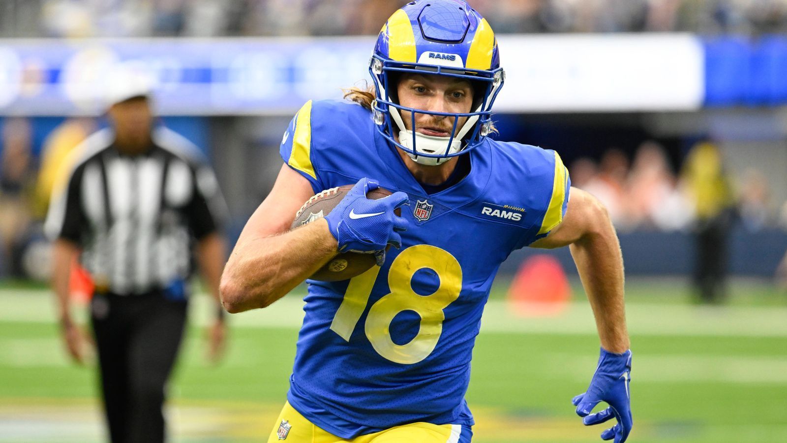 
                <strong>Ben Skowronek (Los Angeles Rams)</strong><br>
                Die Saison 2022 ist für Receiver Ben Skowronek beendet. Die Los Angeles Rams setzten den 25-Jährigen auf die Injured-Reserve-Liste. Beim Spiel gegen die Green Bay Packers zog er sich eine Wadenverletzung zu, das bestätigte Head Coach Sean McVay. Gleiches gilt auch für Center Brian Allen, auch er wird in der laufenden Saison mit Wadenproblemen nicht mehr spielen können.
              