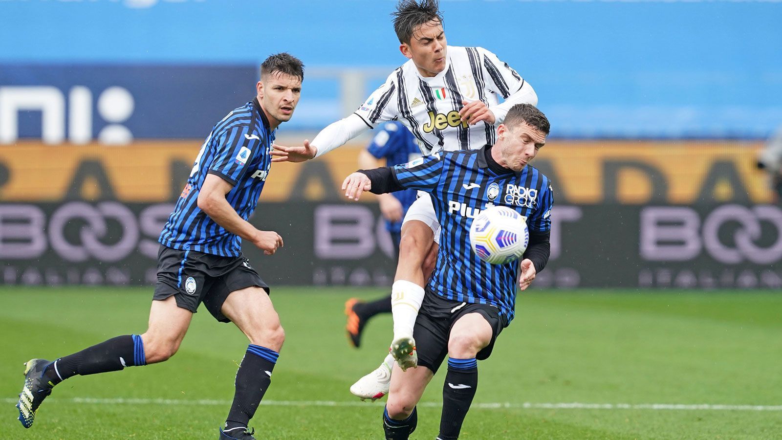 
                <strong>Italien: Atalanta Bergamo vs. Juventus Turin (19. Mai)</strong><br>
                Das Endspiel in der Coppa Italia ist für den gestürzten italienischen Serienmeister Juventus Turin die letzte verbliebene Chance, in der laufenden Saison doch noch einen Titel zu holen. Gegner am 19. Mai ist Atalanta Bergamo um den deutschen Nationalspieler Robin Gosens, das zuletzt dreimal in Folge nicht gegen Cristiano Ronaldo und Co. verlor. Für die "Alte Dame" wäre es der 14. Pokalsieg, die "Göttin" aus Bergamo wartet seit 1963 und damit knapp 50 Jahre auf ihren zweiten Erfolg.
              