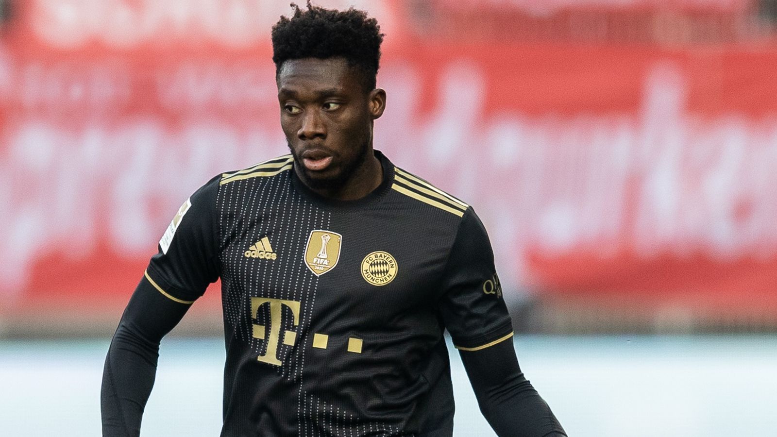 
                <strong>Alphonso Davies</strong><br>
                Rückt für Omar Richards nach 52 Minuten auf die linke Seite. Schaltet sich deutlich öfter in die Offensive ein. Sein Schuss nach 72 Minuten streicht nur knapp am Augsburger Gehäuse vorbei. ran-Note: 2
              