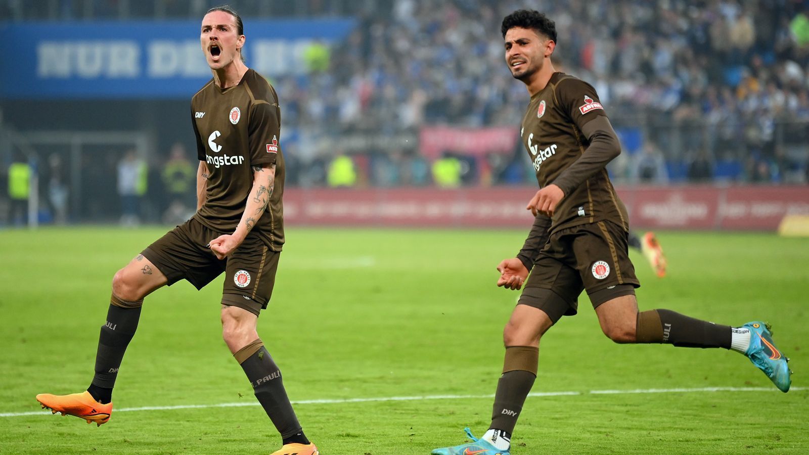 
                <strong>St. Pauli gibt nicht auf</strong><br>
                Beim Stand von 1:3 aus Sicht der Gäste sorgte Elias Saad (re.) mit seinem Tor wieder für Hoffnung bei St. Pauli. 
              