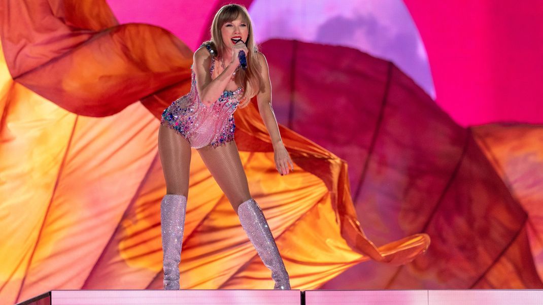 Taylor Swifts "The Eras"-Tour ist komplett ausverkauft. Wie du jetzt noch Tickets erstehen kannst, zeigen wir dir hier.