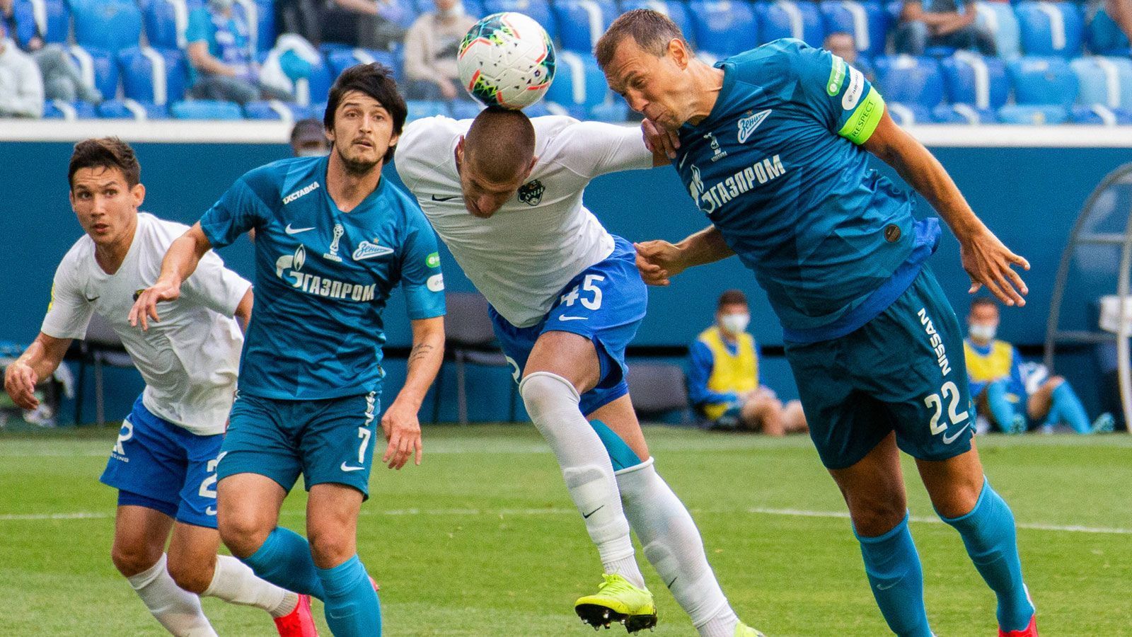 
                <strong>Russische Premier Liga</strong><br>
                Artem Dzyuba (Zenit St. Petersburg, re., erstmals Torschützenkönig) und Sardar Azmoun (Zenit St. Petersburg, 2. v. li., erstmals Torschützenkönig)Dzyuba: 17 Tore in 28 SaisonspielenAzmoun: 17 Tore in 28 Saisonspielen
              