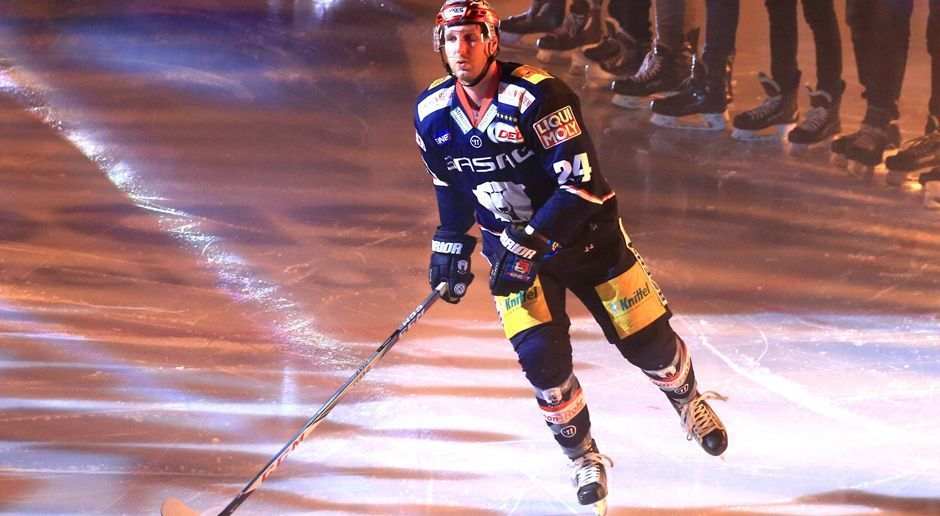 
                <strong>Meisterschaften</strong><br>
                Insgesamt werden noch nie so viele Spieler mit Meisterschaften auf dem Eis stehen wie in dieser Finalserie. ABER: Bei den Berlinern haben Kapitän Andre Rankel, Frank Hördler, Jens Baxmann und der derzeit verletzte Florian Busch die Chance, Titel Nummer 8 einzustreichen und Vehanen darf sich Weltmeister 2011 nennen. Punkt Berlin - 6:3.
              