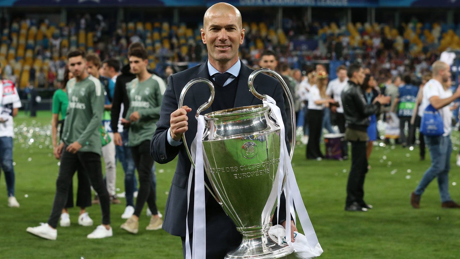 
                <strong>Zinedine Zidane (vereinslos, vorher Real Madrid)</strong><br>
                
              
