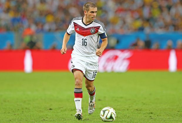 
                <strong>Platz 7: Philipp Lahm (21,1 Mio.)</strong><br>
                Der Kapitän der Weltmeistermannschaft von 2014 gab vor einigen Tagen seinen Rücktritt aus der Nationalmannschaft bekannt. Der Defensiv-Allrounder ist der siebtwertvollste deutsche Nationalspieler.
              